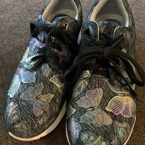 Nurse Mates 10 M velocity metallic butterflies leather excellent condition